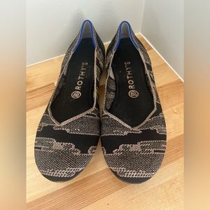 Black & gold Rothy’s size 10